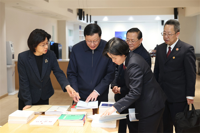 ��߼�������ں��ϵ��в�ο�ʻ�������Ա